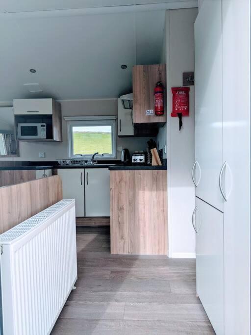 Large 4 Person Couples And Family Caravan In Newquay Bay Resort Exterior foto