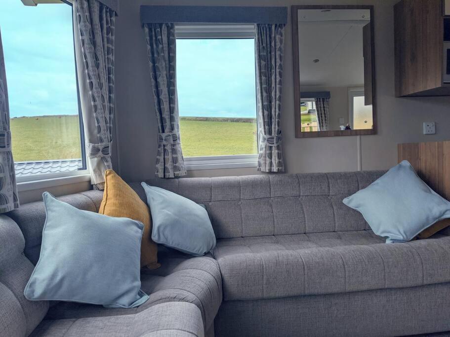 Large 4 Person Couples And Family Caravan In Newquay Bay Resort Exterior foto