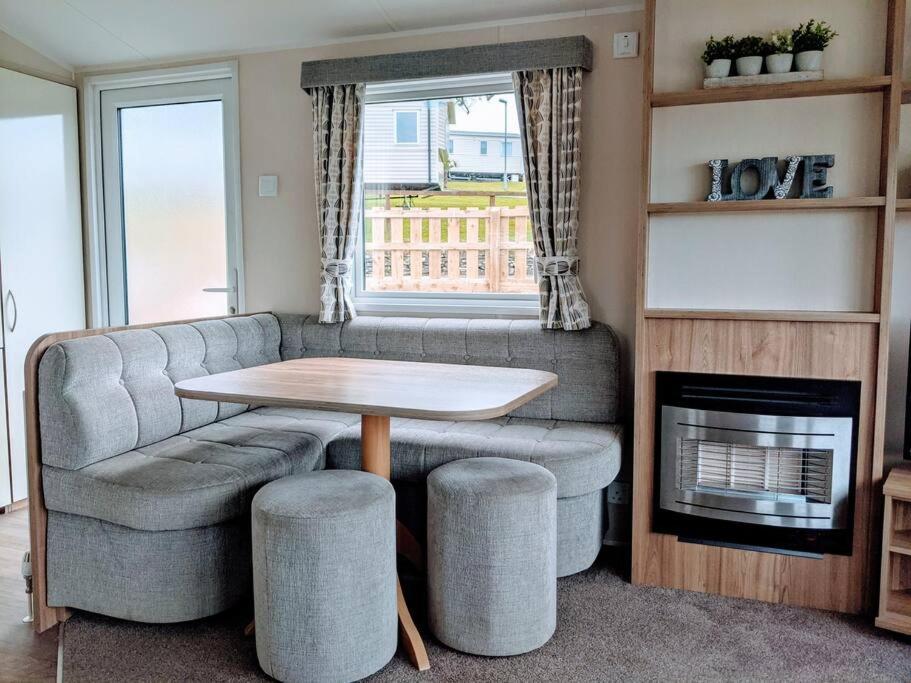 Large 4 Person Couples And Family Caravan In Newquay Bay Resort Exterior foto