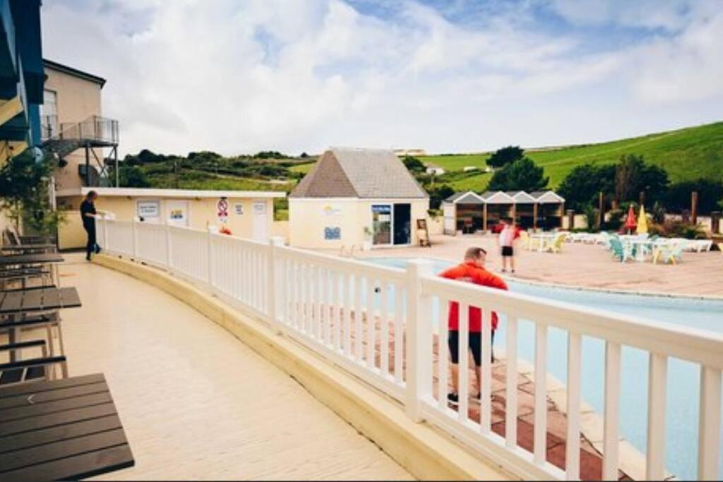 Large 4 Person Couples And Family Caravan In Newquay Bay Resort Exterior foto
