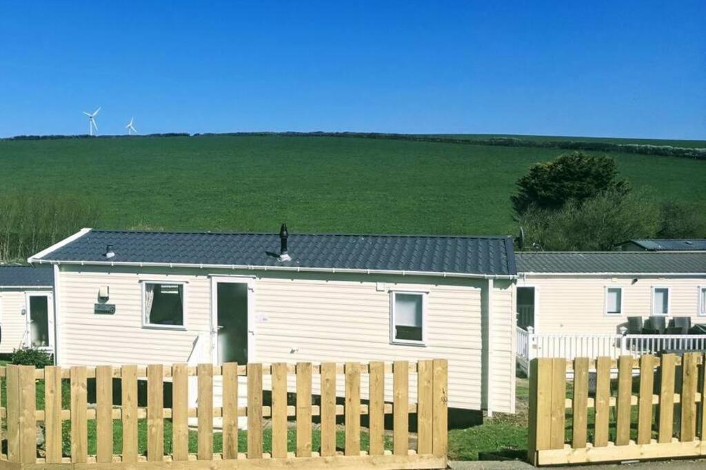 Large 4 Person Couples And Family Caravan In Newquay Bay Resort Exterior foto