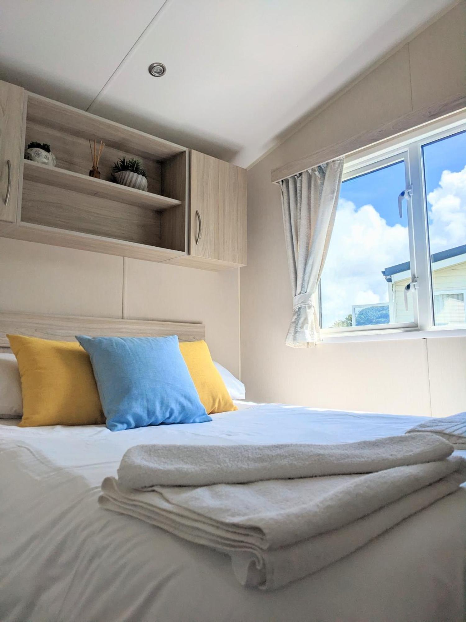 Large 4 Person Couples And Family Caravan In Newquay Bay Resort Exterior foto